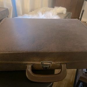 Cassette tape leather carrying case. Holds 30 cassettes.